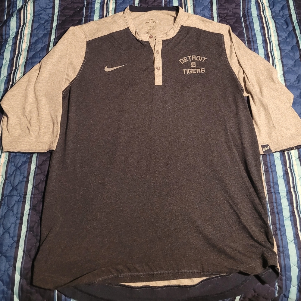 Nike large blue / gray Detroit Tigers 3/4 sleeve Henley shirt